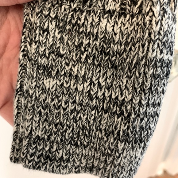 Gap Long Sleeve 100% Cotton Cable Knit Sweater - Picture 8 of 9